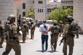 Israeli Army: 8 Palestinians Arrested for Attempting to Pursue Settlers in Mikhmas