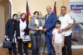 Ambassador Laith Arafa Honors Student Aya Qassem for Her Excellence in the German High School Examination (Abitur) in Berlin