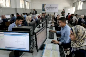 In partnership with Jawwal Company.. The Ministry of Education launches the "Tawjihi" exam electronically for the first time in West Bank schools
