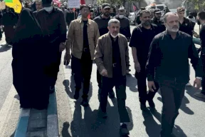 ظهور أحمدي نجاد في تشييع خامنئي يبدد غموضاً أحاط بمصيره