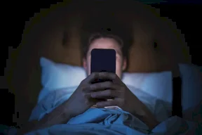 تضغط "تأكيد الدفع" ولا شيء سيصل.. لماذا تجذب "مواقع الدوبامين" الجيل "زد"؟