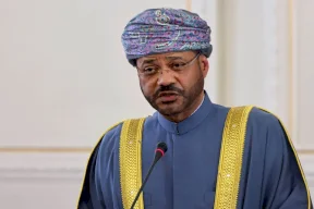 وزير الخارجية العُماني: ترتيبات طويلة الأمد لضمان حرية الملاحة في هرمز