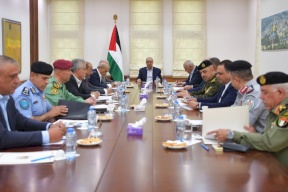 الشيخ يعقد اجتماعا مع قادة الأجهزة الأمنية لمتابعة التطورات الراهنة