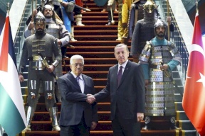  أردوغان يفوز بالاستفتاء والرئيس عباس يتصل مهنئا