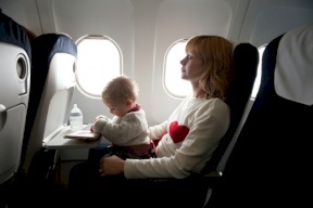 6 عادات يجب تجنبها أثناء السفر بالطائرة