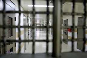 الإفراج عن والدة الشهيد عنكوش بشروط