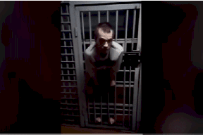 شاهد ماذا حصل لسجين روسي أراد الهرب من زنزانته!