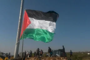 رفع أطول علم من خلال التدوير في دير غزالة