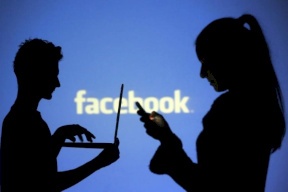 "إباحة" قانونية على "فيسبوك" والإدارة ترفض إزالتها عن الموقع!