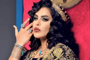 صورة| أحلام بالحجاب الى جانب زوجها