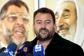 المطلوب رقم 1 تحت حماية حزب الله وحماس تنفي