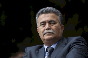 بيرتس: سنسعى للسلام مع الفلسطينيين إذا فزنا بالانتخابات