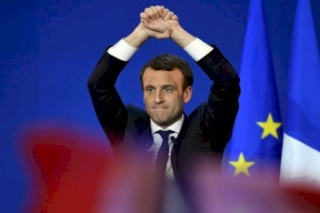شاهد..صور قديمة لإيمانويل ماكرون رئيس فرنسا الجديد تشعل فايسبوك