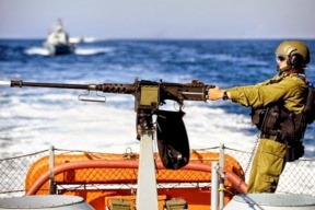 زوارق الاحتلال تستهدف الصيادين في قطاع غزة