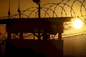 الاحتلال يعتقل والدة اسير خلال الزيارة