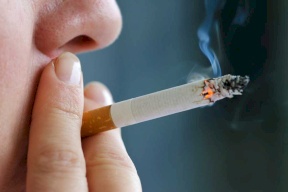 ما خطورة الجمع بين تدخين السجائر التقليدية والإلكترونية؟
