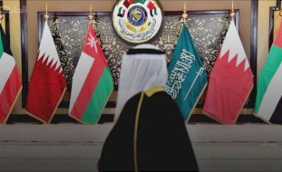 "عكاظ": إعفاء الأمين العام لمجلس التعاون الخليجي من منصبه