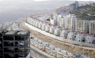 صحيفة عبرية تكشف عن مخطط إسرائيلي لمضاعفة عدد المستوطنين وهدم مبان فلسطينية في مناطقC