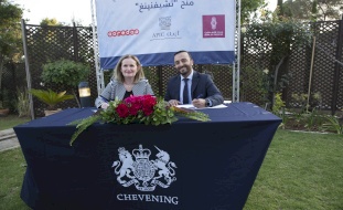 القنصلية البريطانية وشركة أوريدو فلسطين توقعان شراكة لدعم برنامج تشيفنينج للمنح التعليمية