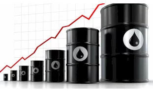 النفط يقفز إلى أعلى مستوى في شهرين