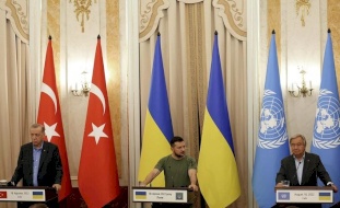 أردوغان يناقش مع زيلينسكي وغوتيريش التسوية الأوكرانية