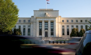 "بلاك روك": الفيدرالي الأمريكي لن يبدأ خفض الفائدة هذا العام