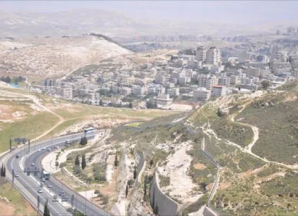 مستوطنون يشقّون طريقين استيطانيين في محافظة رام الله والبيرة