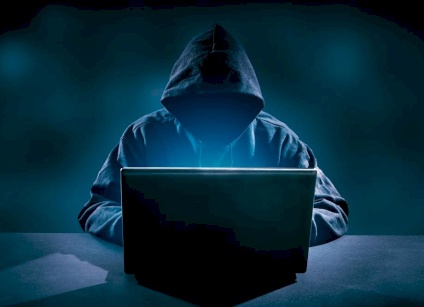 مباحث رام الله تسقط منتحل صفة خبير أمن سيبراني متورط بالاحتيال الإلكتروني