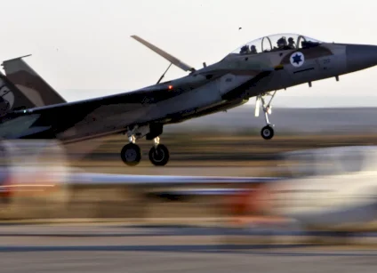 الجيش الإسرائيلي: طائرة حربية تعرضت لصاروخ إيراني