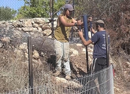 استشهاد شاب وإصابة شقيقه برصاص مستعمرين بمسافر يطا جنوب الخليل