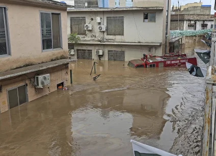 ارتفاع حصيلة ضحايا الفيضانات والانهيارات في سومطرة الإندونيسية إلى 914