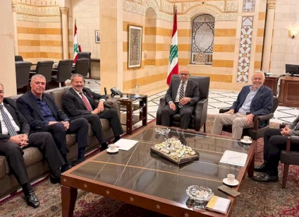 وفد فلسطيني يناقش مع رئيس الحكومة اللبنانية أوضاع اللاجئين ومسار تسليم السلاح داخل المخيمات