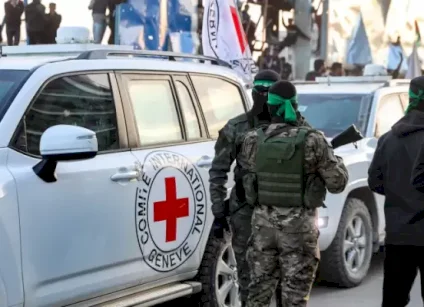 تقديرات إسرائيلية: حماس ستسلّم الصليب الأحمر جثّتين هذا المساء