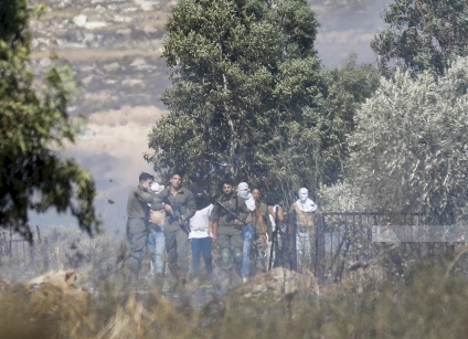 إصابات واعتقالات في اعتداءات للمستعمرين والاحتلال بالضفة الغربية