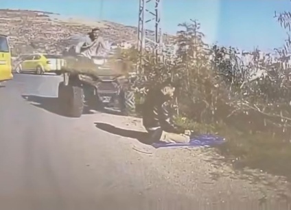فيديو:: جندي إسرائيلي يدهس شابًا أثناء صلاته قرب رام الله