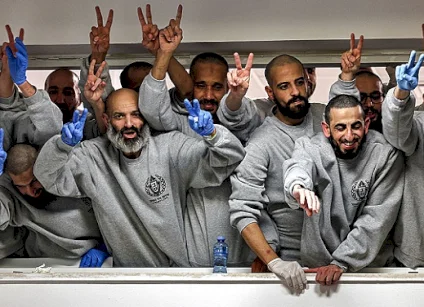 الاحتلال يفرج عن دفعة من أسرى غزة