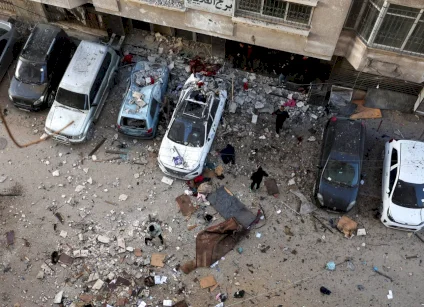 شهيد وعدة إصابات جراء قصف الاحتلال مركبة مدنية وسط قطاع غزة