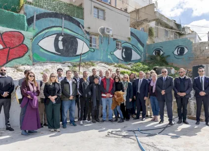 ممثل الاتحاد الأوروبي يزور سلوان في ظل تصاعد عمليات الإخلاء القسري وهدم المنازل