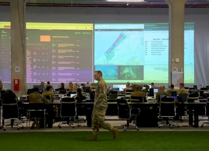 قناة عبرية: التحقيق في شبهات بتورط عناصر أجنبية في المقر الأميركي بتهريب بضائع لغزة