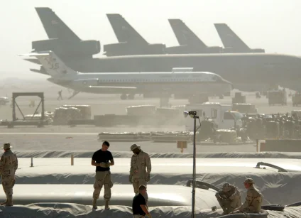 تقرير: البنتاغون أجلى مئات الجنود الأمريكيين من عدة قواعد في البحرين وقطر