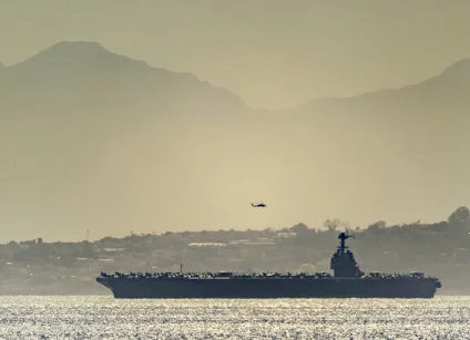 صحف عالمية: أزمة صرف صحي بحاملة طائرات أمريكية وبحارتها يريدون الاستقالة