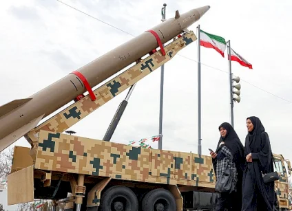 تقارير: "جيرالد فورد" قبالة كريت وإجلاء عشرات موظفي السفارة الأميركية ببيروت