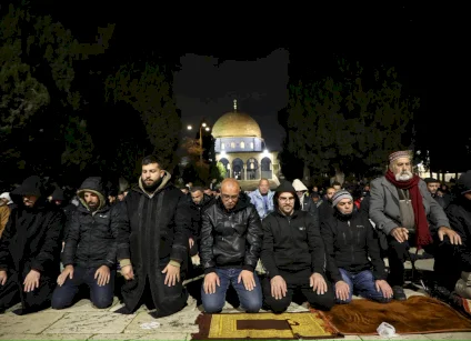 40 ألف مصلٍّ يؤدون صلاتي العشاء والتراويح في المسجد الأقصى