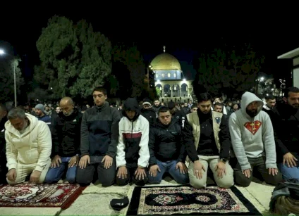 40 ألف مصل يؤدون صلاتي العشاء والتراويح في المسجد الأقصى 