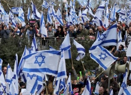 نصف الإسرائيليين يؤيدون ضربة مستقلة لإيران و56% يدفعون باتجاه التصعيد في لبنان