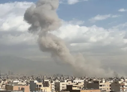 الجيش الإسرائيلي يقصف بشمال طهران وأكثر من 10 دفعات من الصواريخ الإيرانية