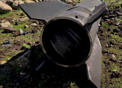 الشرطة تتعامل مع شظية صاروخية في محافظة سلفيت