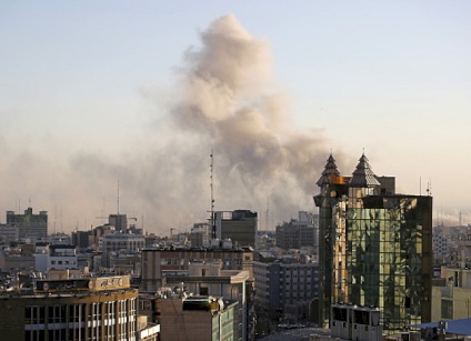 رشقات صاروخية متزامنة من إيران ولبنان نحو إسرائيل وغارات جوية على طهران