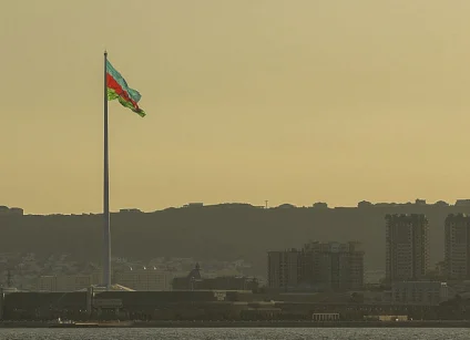 أذربيجان تجلي طاقمها الدبلوماسي من إيران غداة تعرضها لهجوم بمسيرات