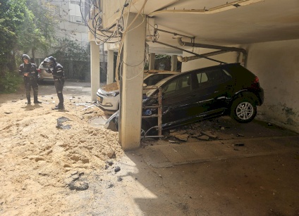 قتيلان وإصابات بصواريخ إيرانية وسط إسرائيل (فيديو وصور)